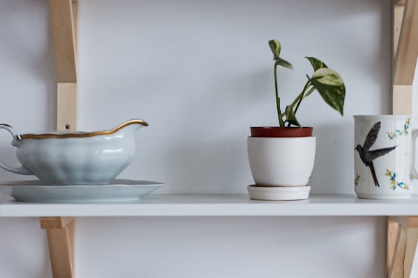 Wall Mounted Crockery Unit